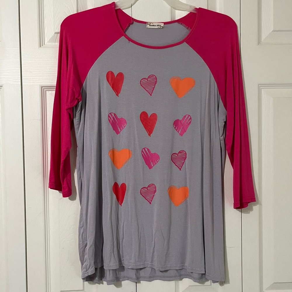 Valentine Heart Raglan shirt, size large, GUC